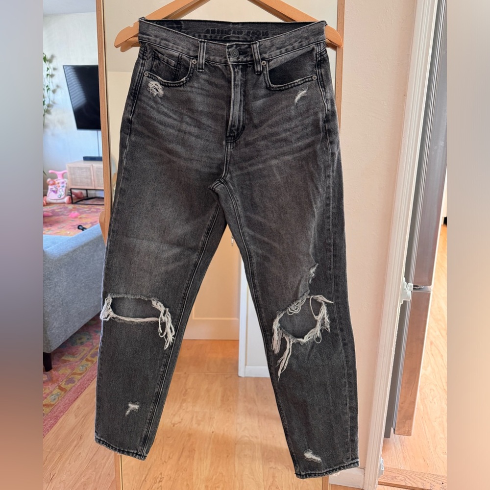 American eagle grey distressed jeans